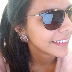 Meet your Posher, Crystal